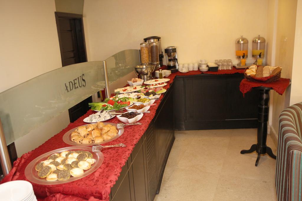 Mozart Hotel Beirut Esterno foto