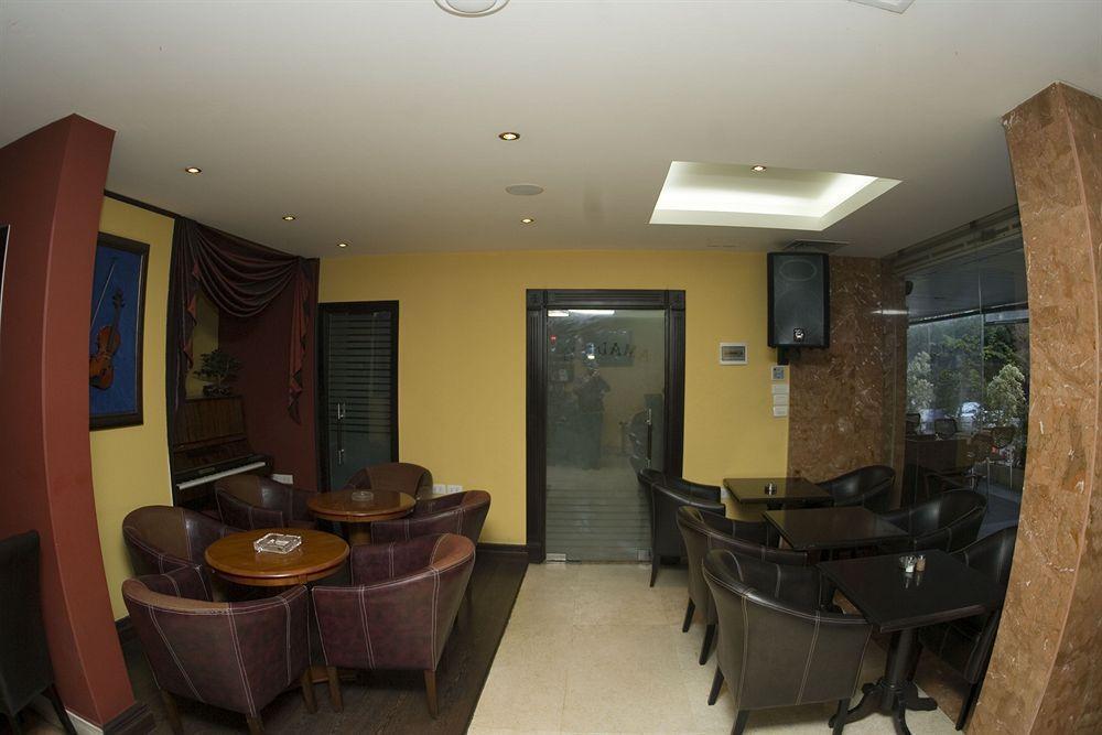 Mozart Hotel Beirut Esterno foto