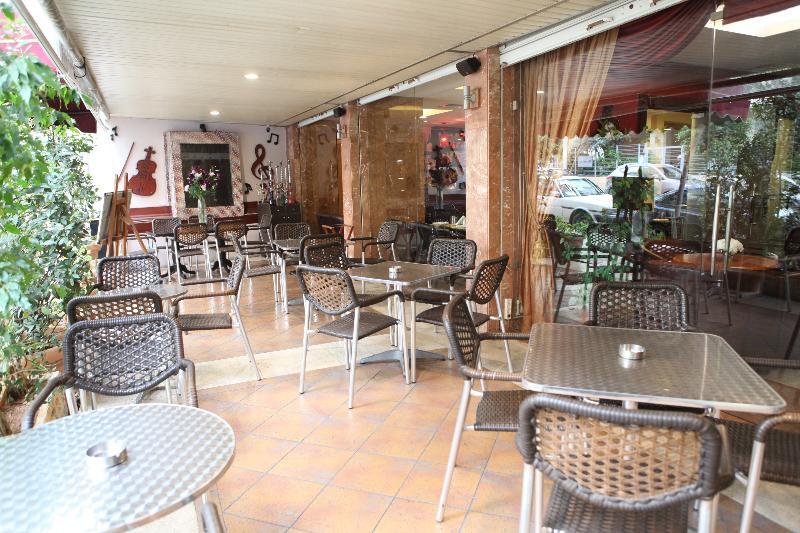Mozart Hotel Beirut Esterno foto