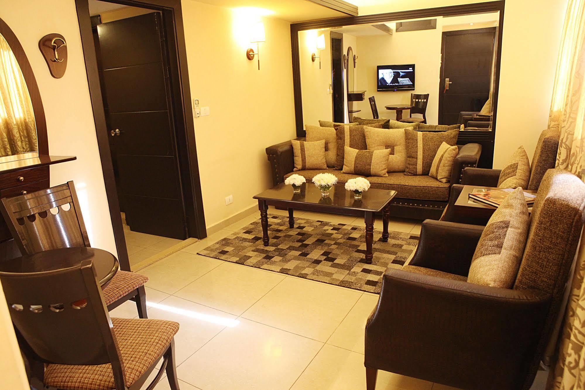 Mozart Hotel Beirut Esterno foto
