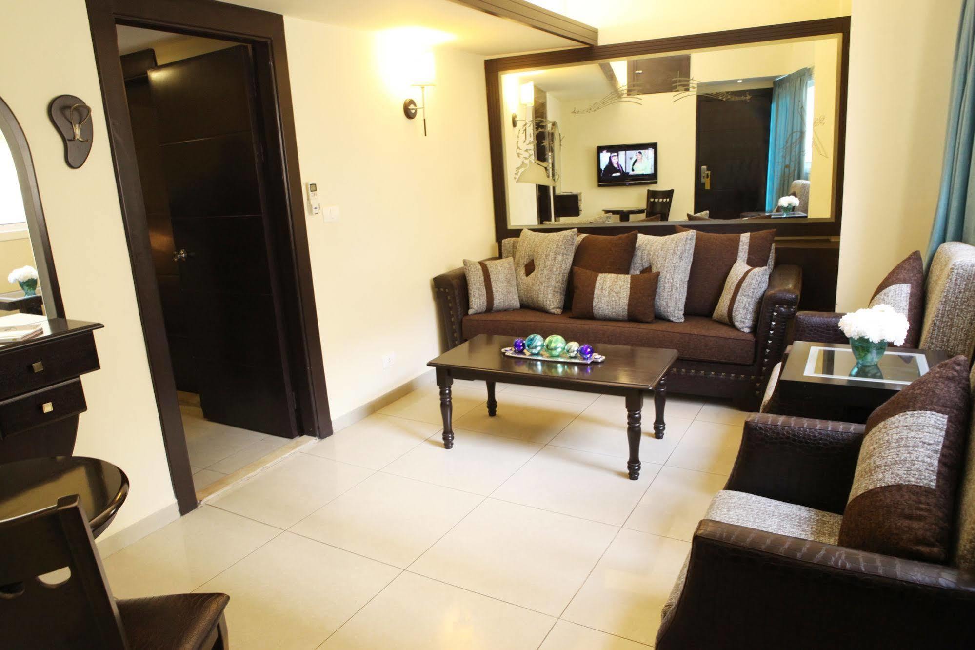 Mozart Hotel Beirut Esterno foto