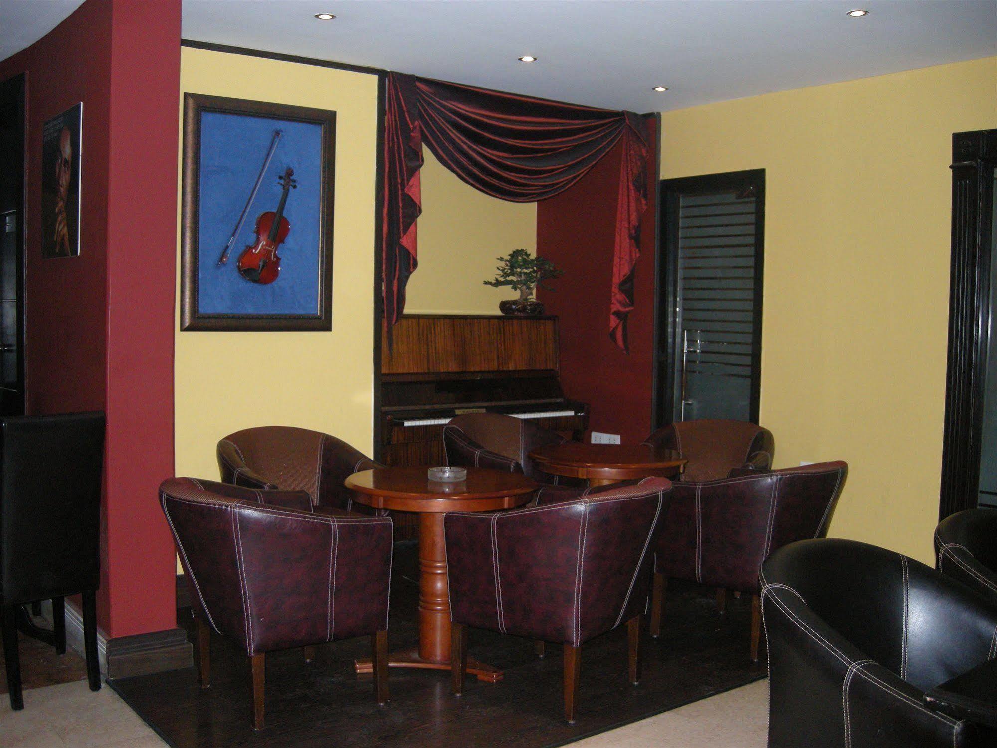 Mozart Hotel Beirut Esterno foto